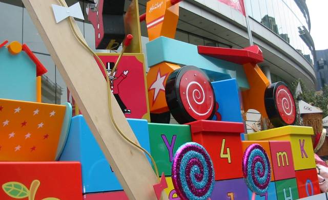 Bespoke Custom & Large Scale Retail Display Props for Shops